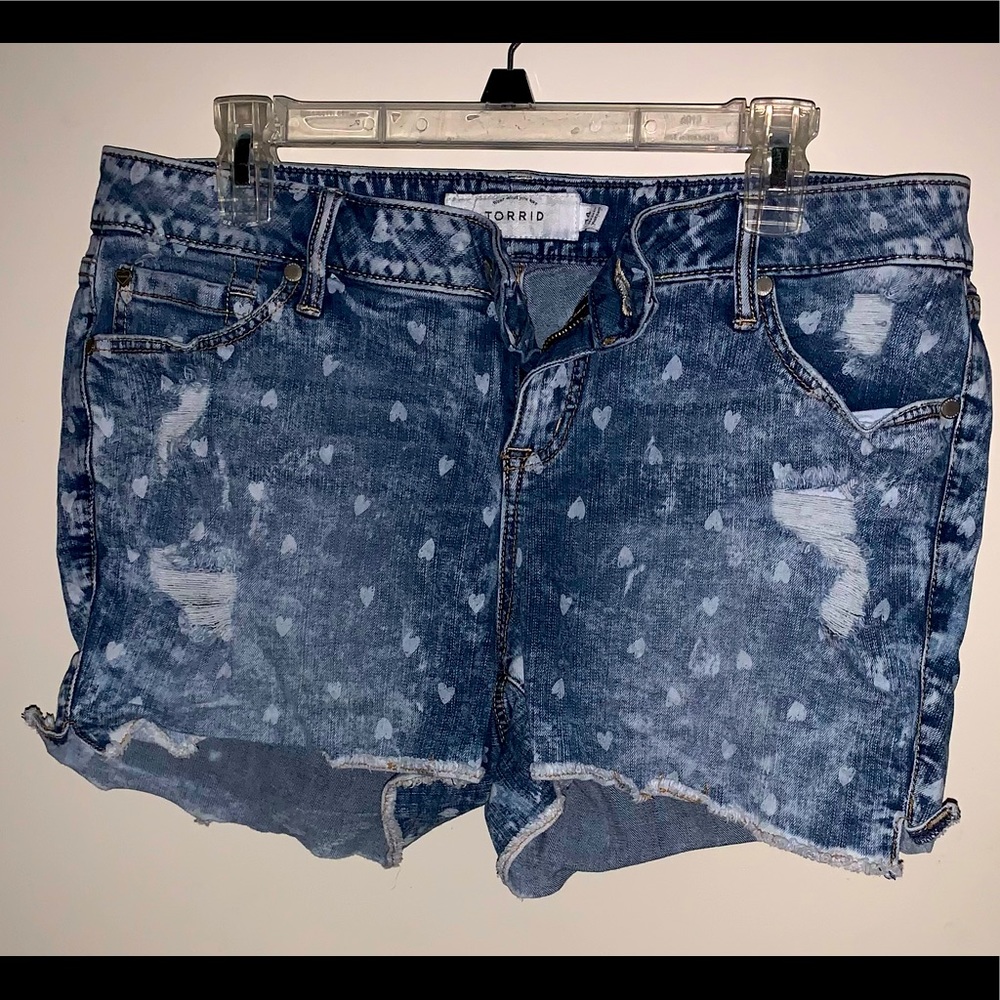Torrid 14 Jean shorts with bleach stamped hearts